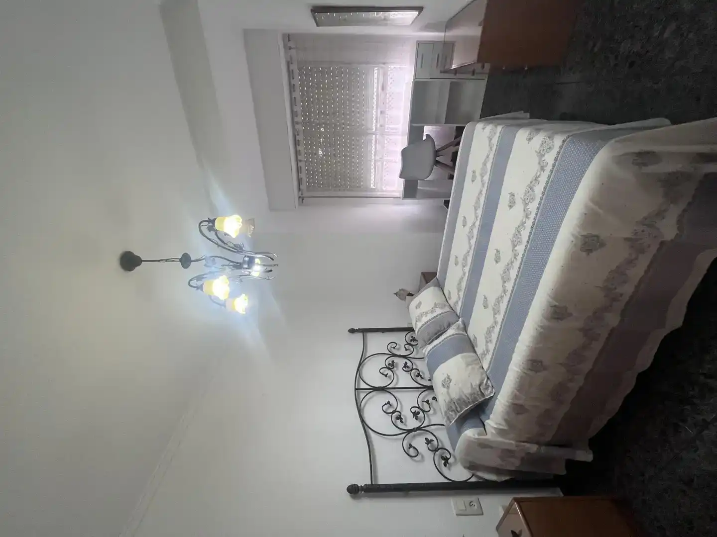 Habitación de Piso de alquiler en Elche / Elx con Amueblado y Balcón