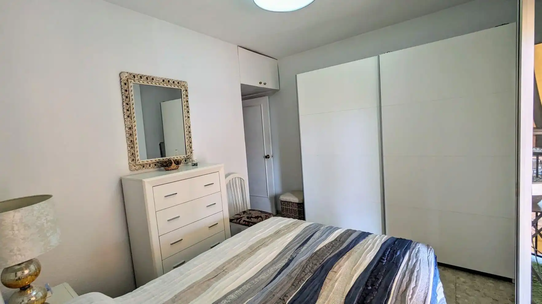Habitación de Piso de alquiler en Fuengirola con Aire acondicionado, Calefacción y Jardín privado