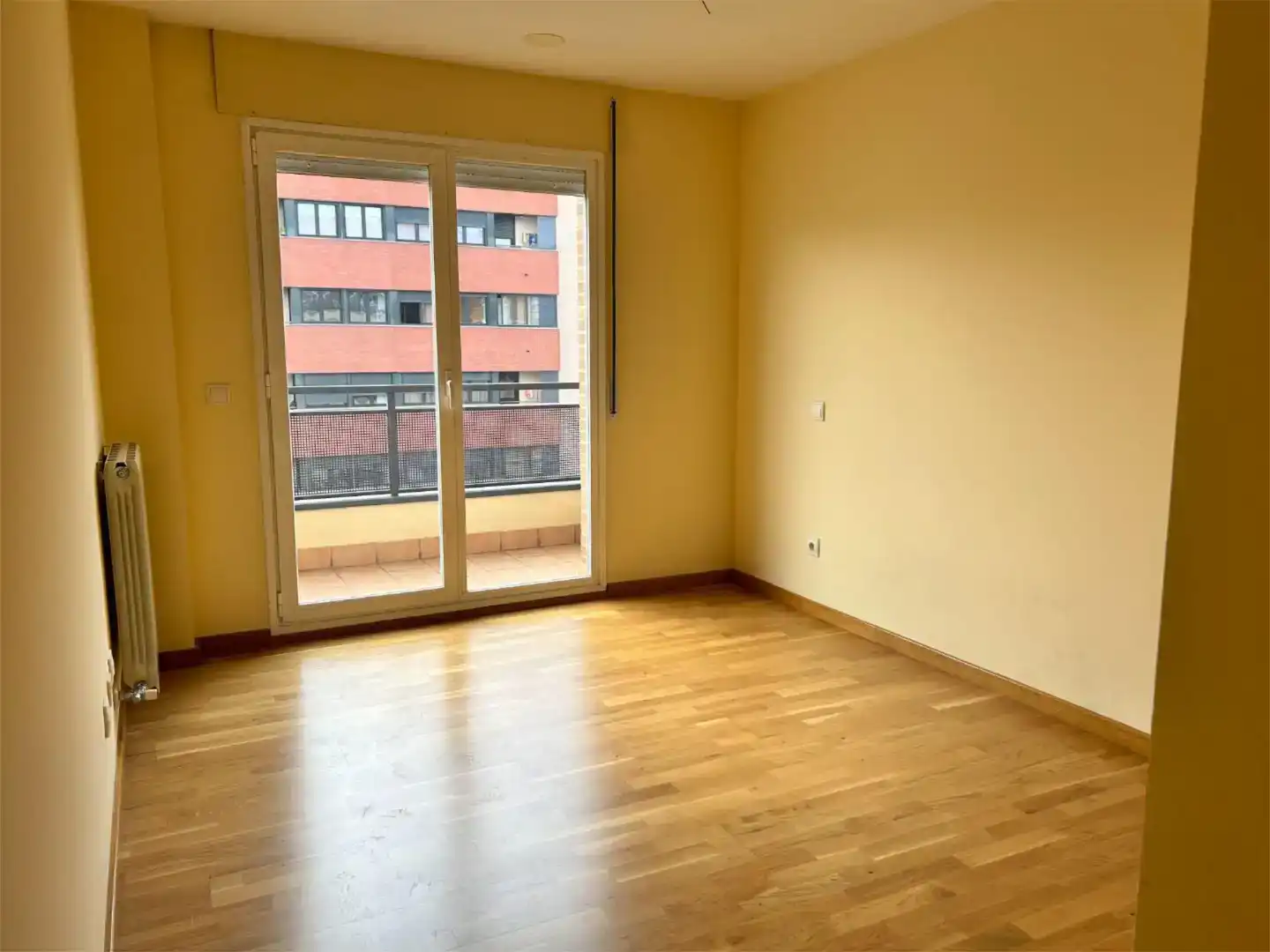 Habitación de Piso en venta en  Logroño con Aire acondicionado, Jardín privado y Parquet