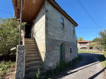 Casa amb balcó en venda a Amoeiro