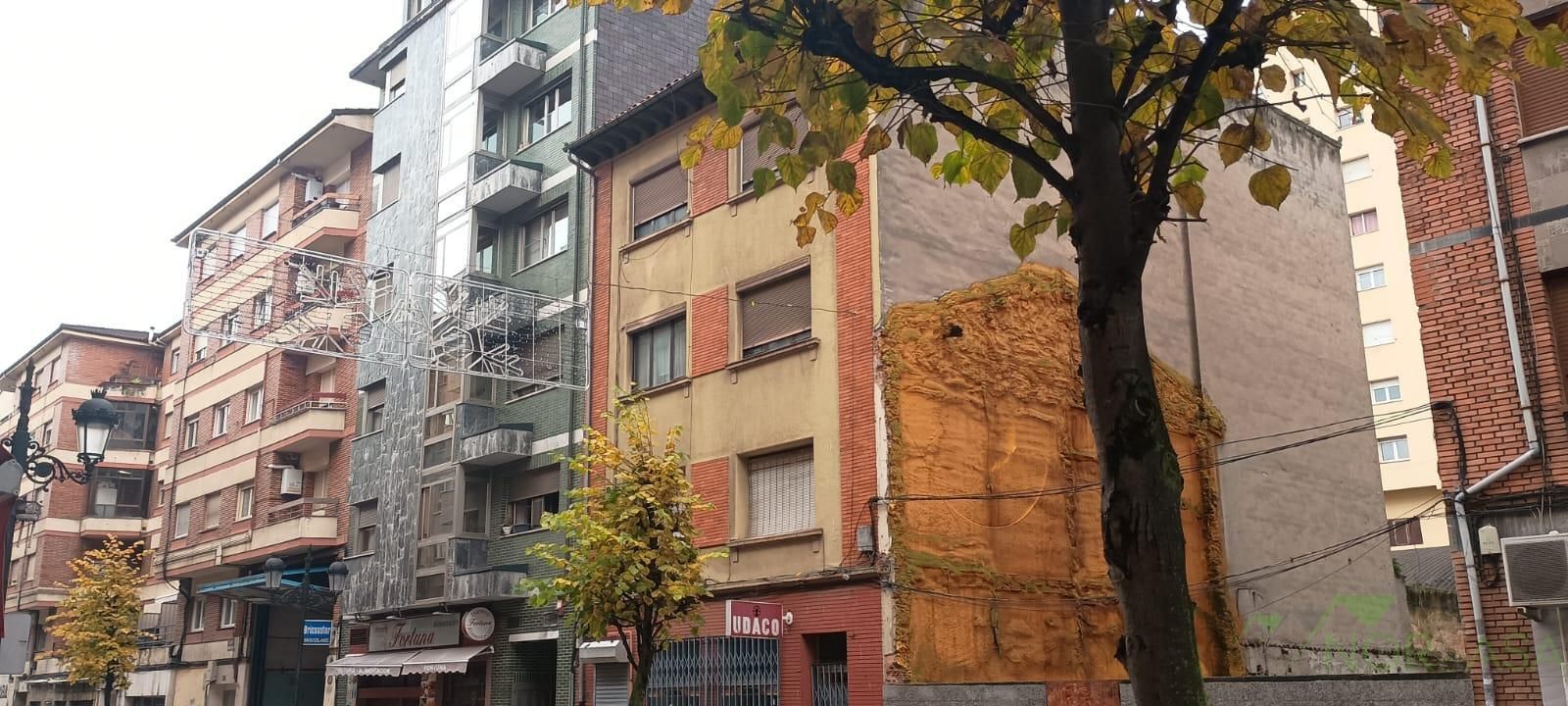 Vista exterior de Edificio en venta en Oviedo 