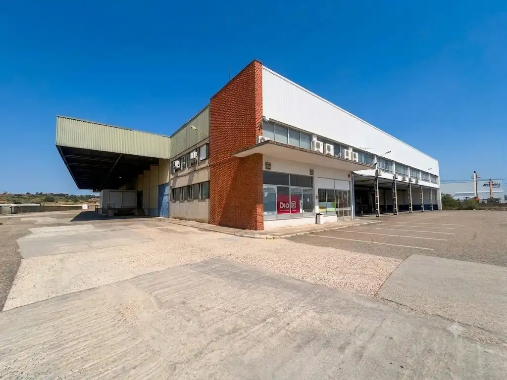 Vista exterior de Nau industrial de lloguer en Santovenia de la Valdoncina amb Calefacció i Alarma