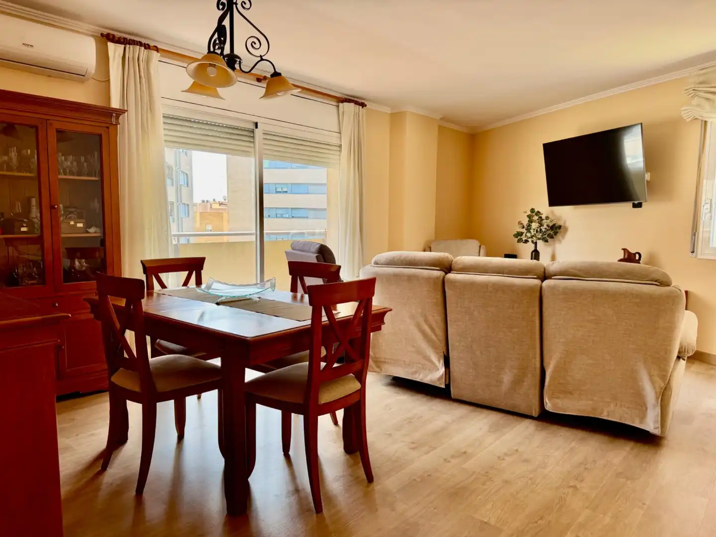 Esszimmer von Wohnung zum Verkauf in Mataró mit Klimaanlage, Heizung und Parkett
