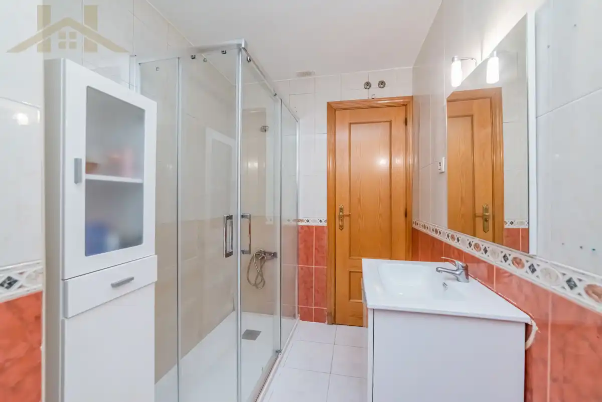 Bathroom of Flat for sale in Valdemoro  with Heating, Storage room and Oven