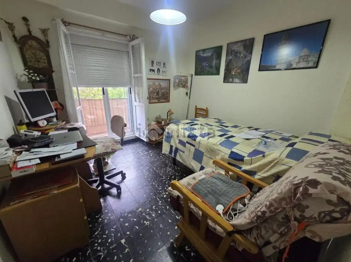 Bedroom of Flat for sale in Valencia  with Air Conditioner and Balcony