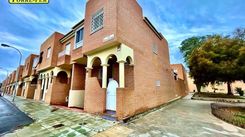 Foto 2 de Casa adosada en venta en Calle Pintor Gomez Abad. la Cañada, La Cañada de San Urbano,  Almería Capital