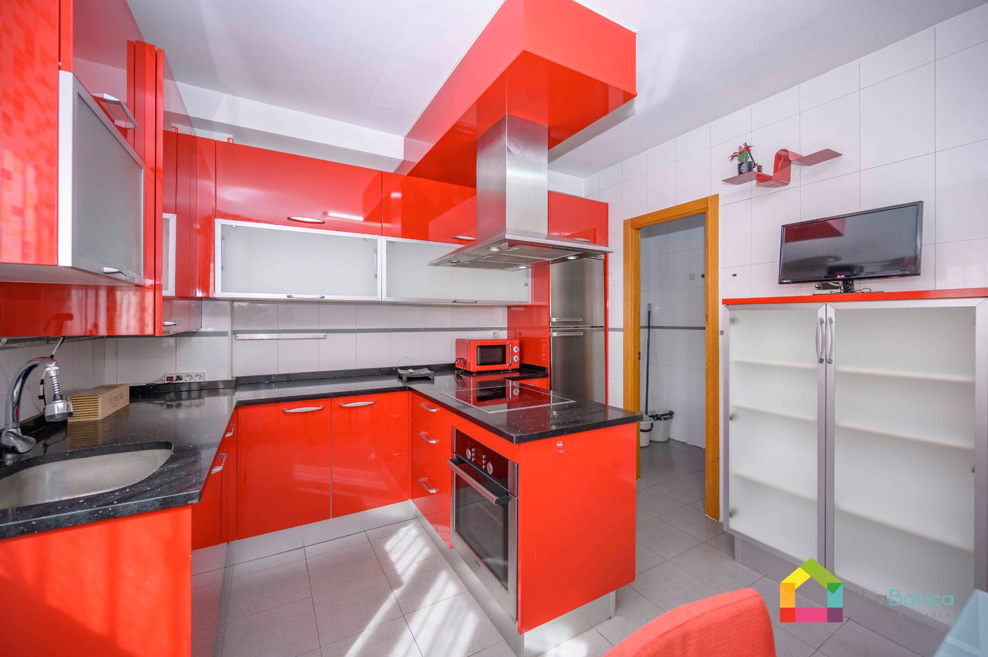 Cocina de Casa adosada en venta en  Toledo Capital con Aire acondicionado, Calefacción y Piscina comunitaria