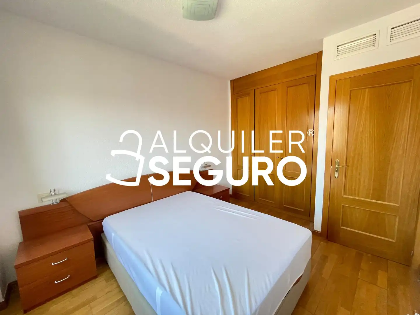 Dormitori de Àtic de lloguer en Madrid amb Calefacció, Terrassa i Piscina