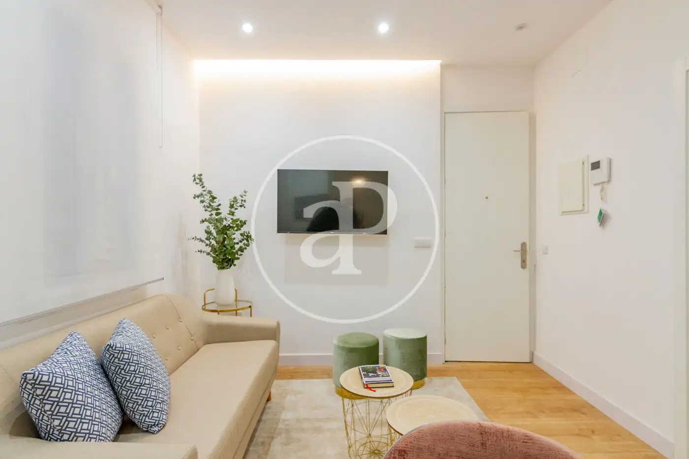 Living room of Flat for rent in Madrid  with Air Conditioner, Heating and Furnished
