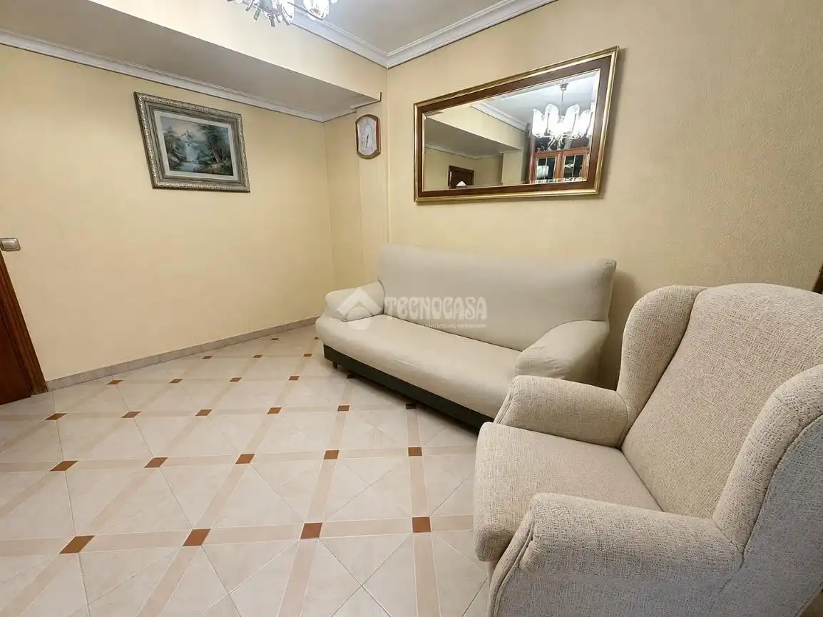 Piso con ascensor en venta en Latina