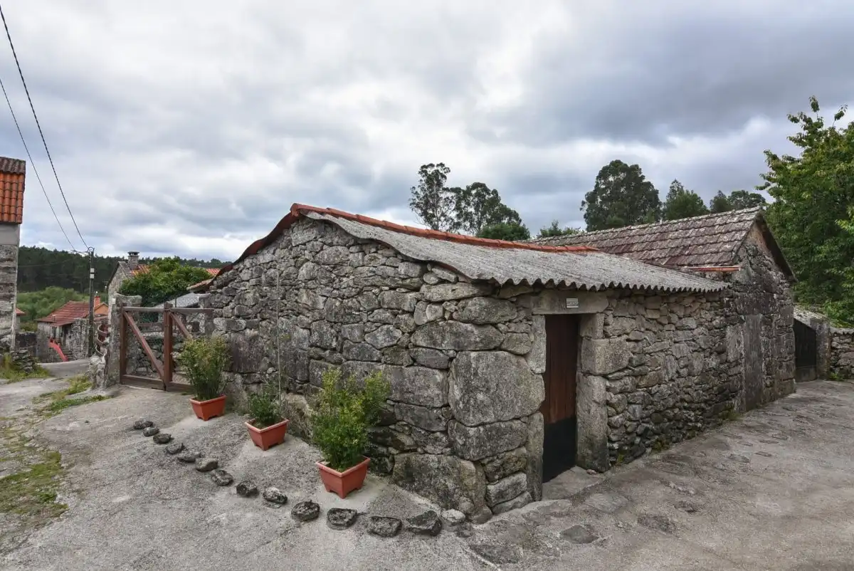 Vista exterior de Casa o xalet en venda en Mondariz amb Jardí privat, Terrassa i Traster