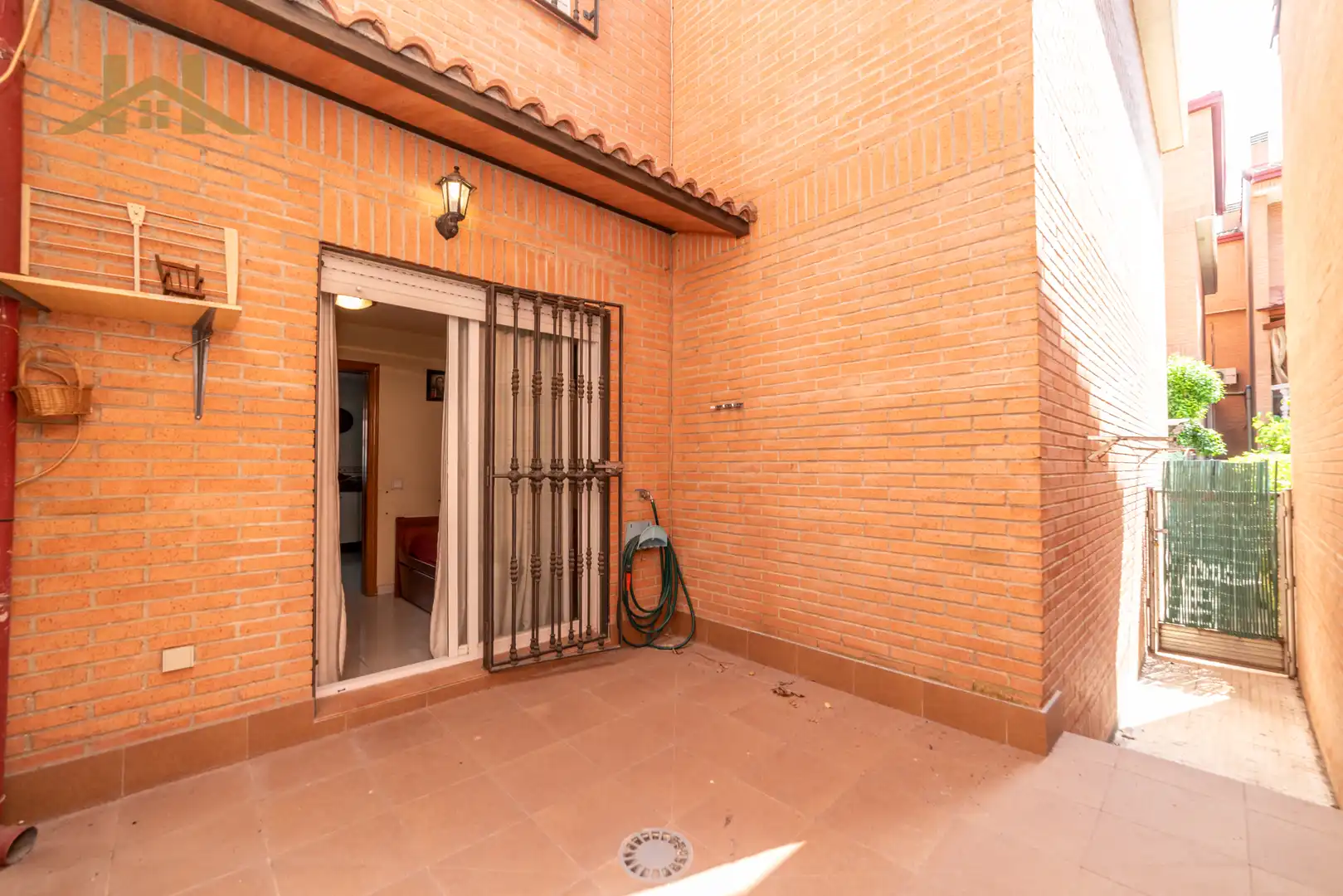 Vista exterior de Casa adosada en venta en Navalcarnero con Aire acondicionado, Calefacción y Jardín privado
