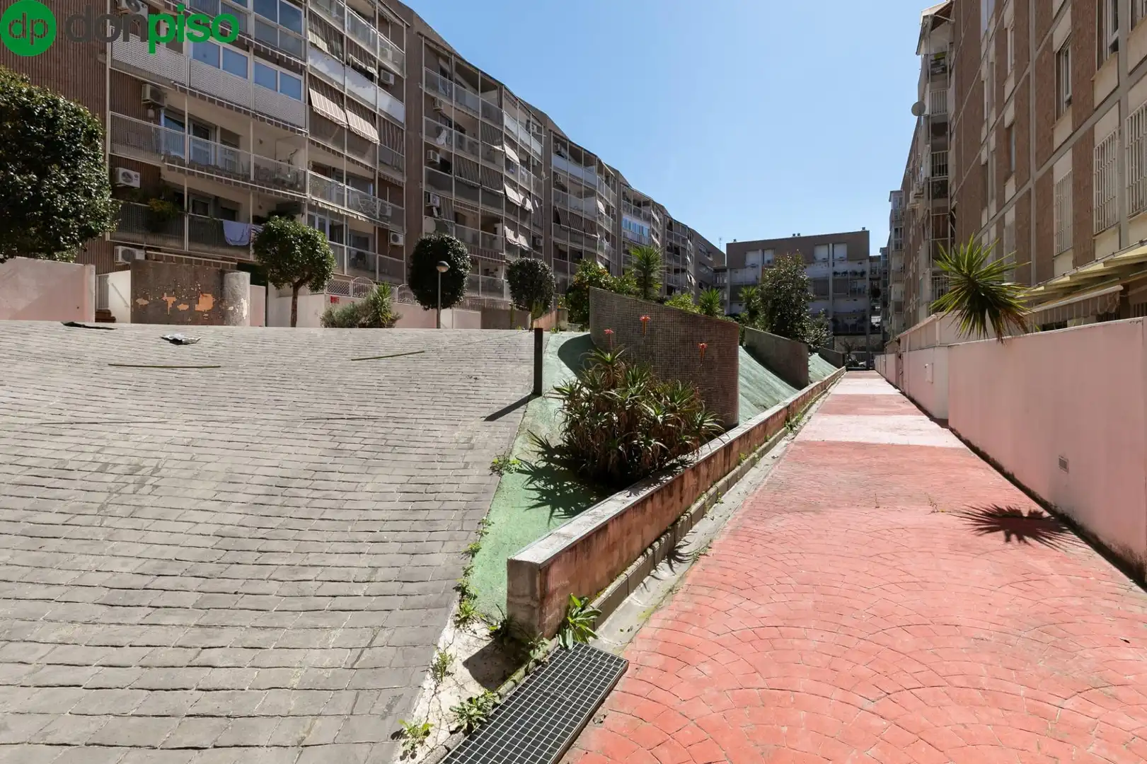 Exterior view of Flat for sale in Granada  with Air Conditioner, Terrace and Balcony
