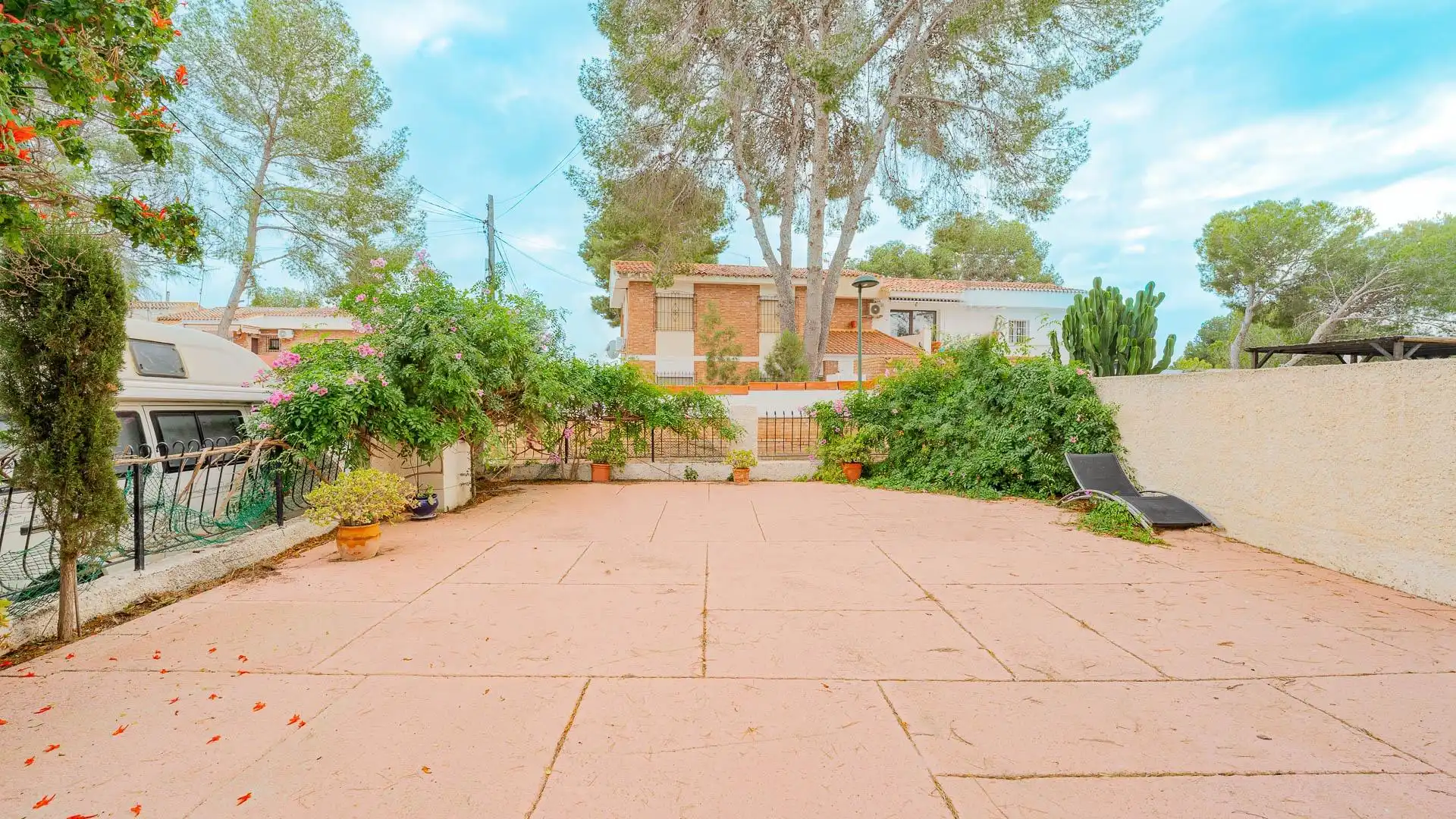 Vista exterior de Casa o xalet en venda en Pilar de la Horadada amb Jardí privat, Terrassa i Piscina
