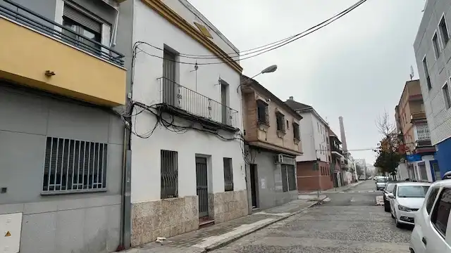 Außenansicht von Einfamilien-Reihenhaus zum Verkauf in Córdoba mit Balkon
