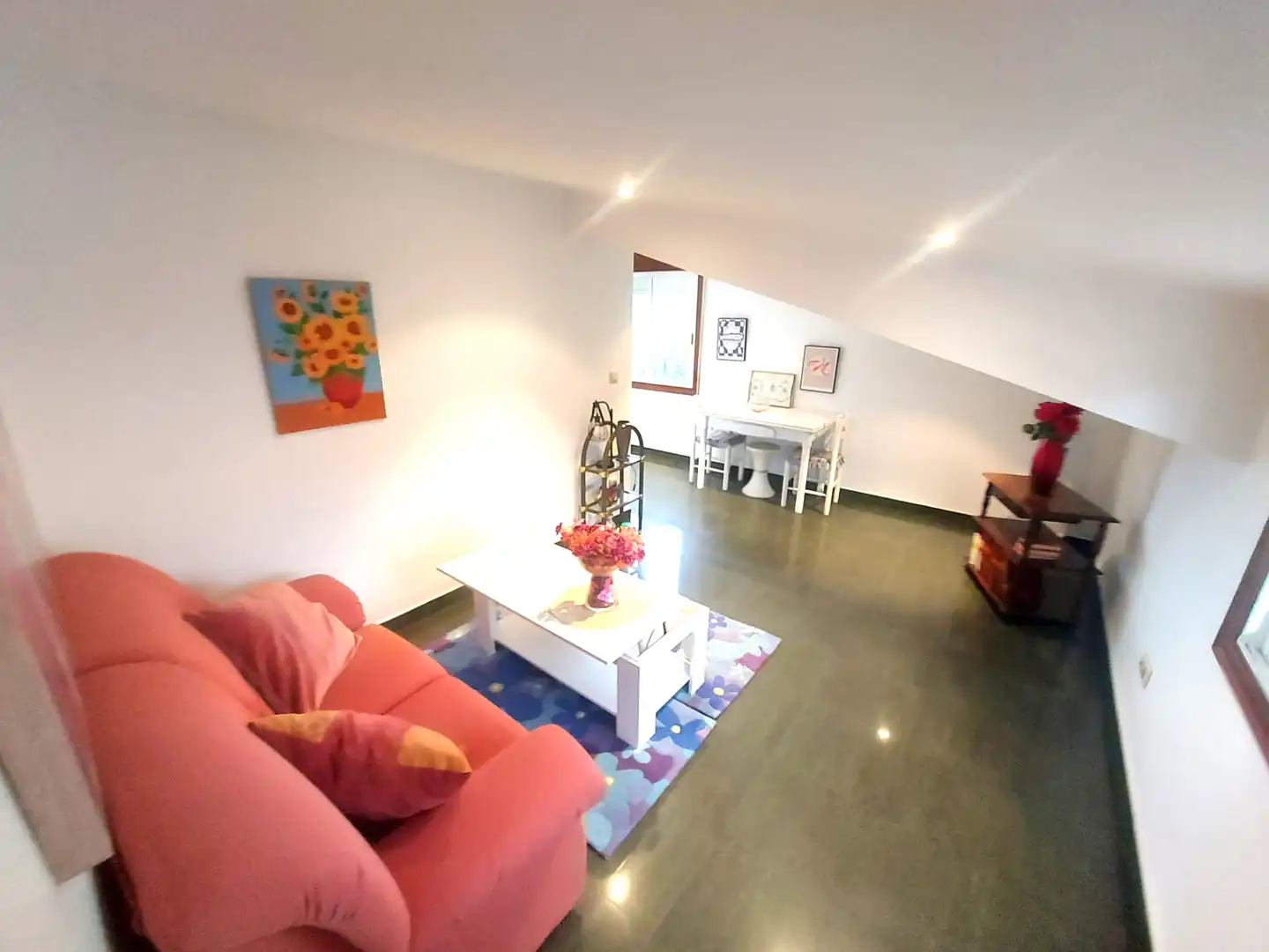 Sala d'estar de Pis de lloguer en Vigo  amb Parquet i Moblat
