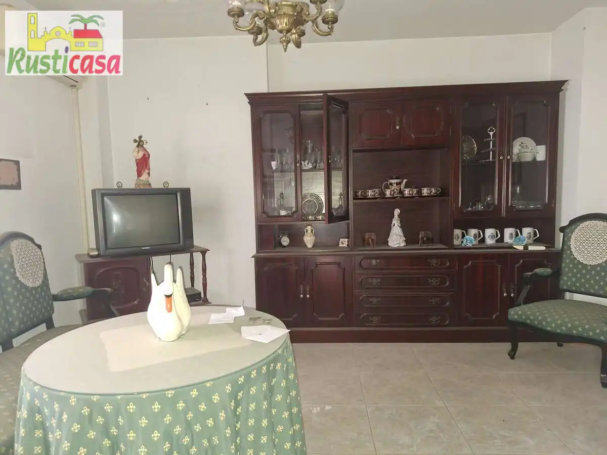 Sala de estar de Apartamento en venta en Bailén con Amueblado y Balcón