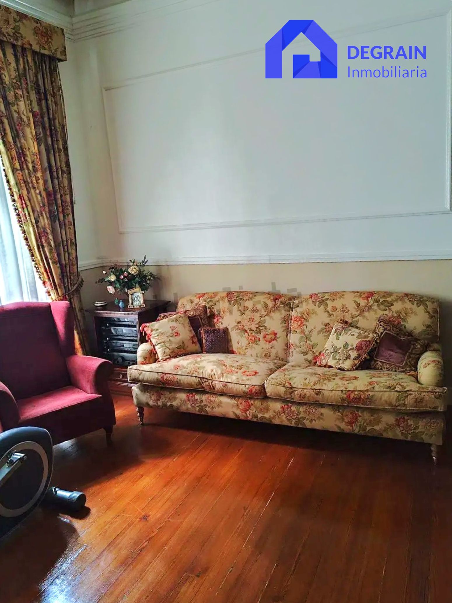 Sala de estar de Piso en venta en Oviedo  con Balcón