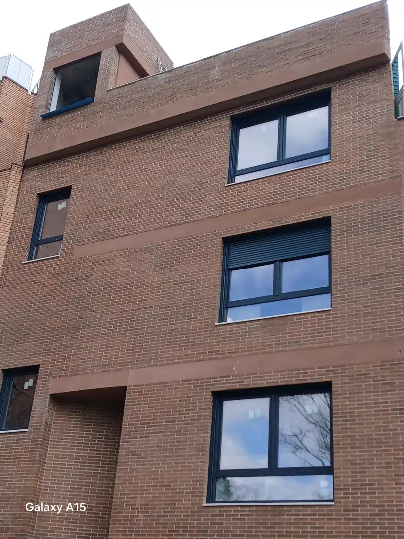 Vista exterior de Àtic en venda en Madrid amb Aire condicionat, Calefacció i Terrassa