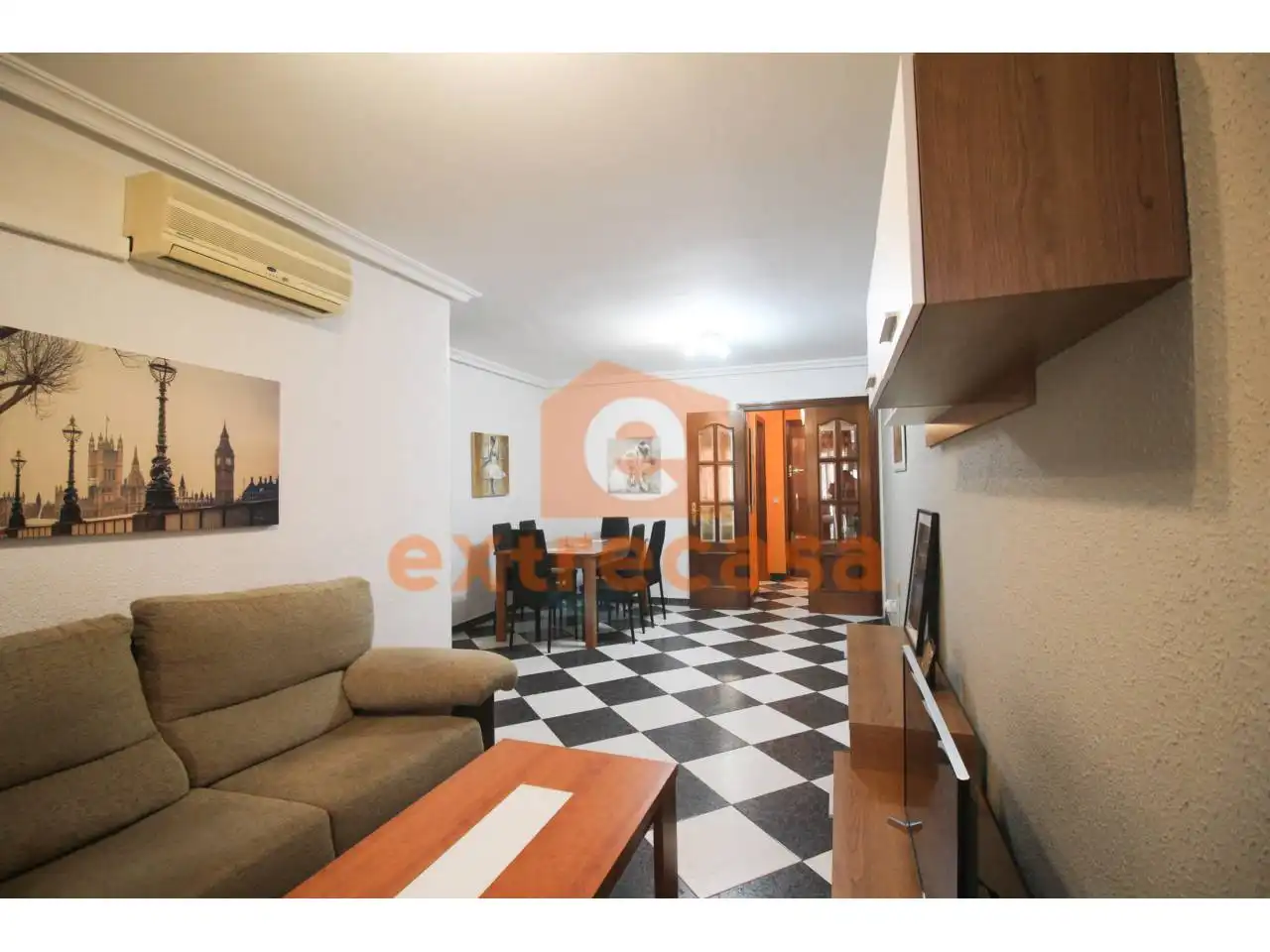 Sala d'estar de Pis de lloguer en Badajoz amb Aire condicionat, Terrassa i Moblat