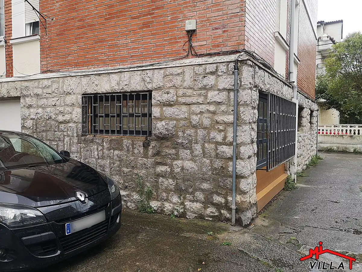 Aparcament de Local en venda en Laredo