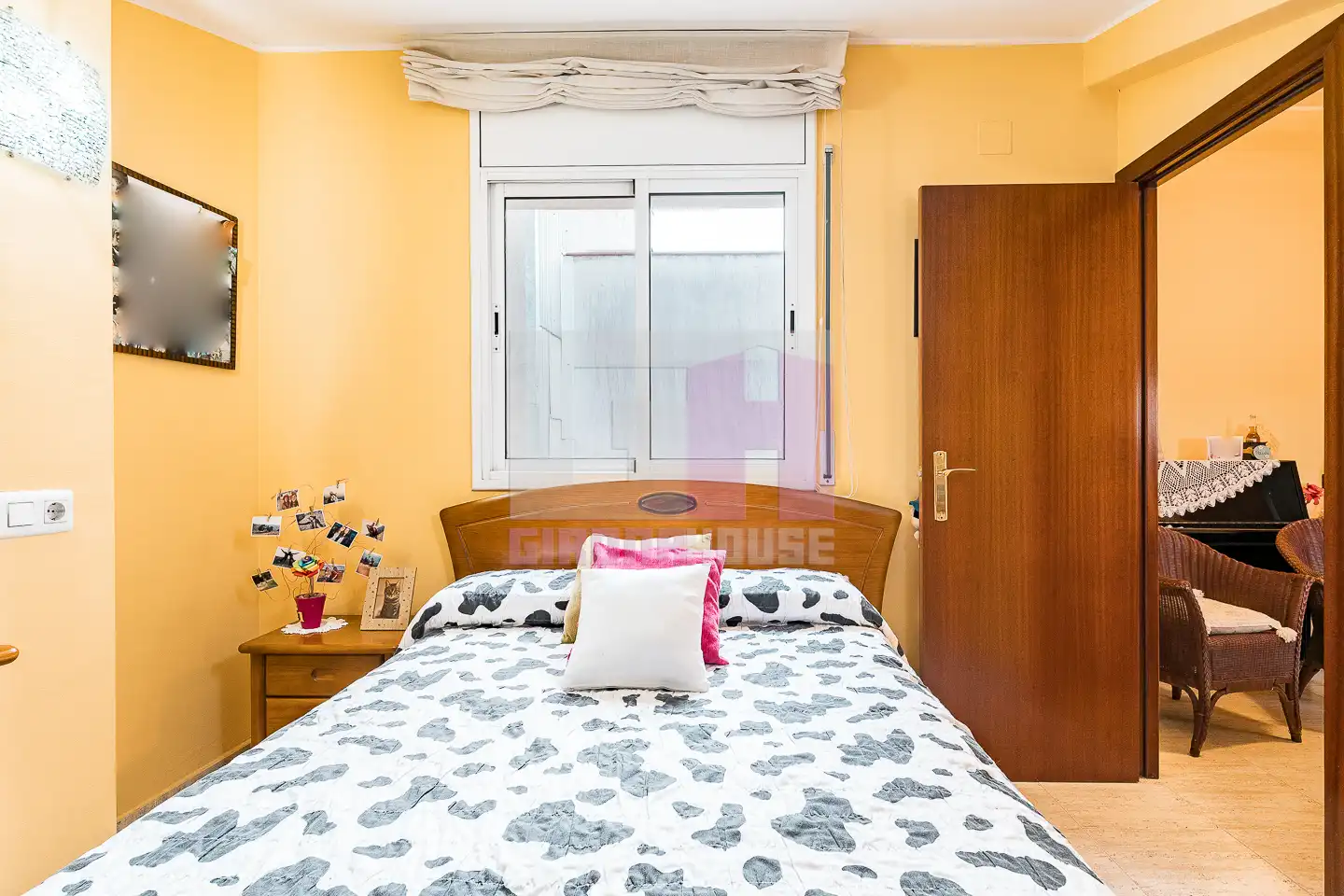 Habitación de Dúplex en venta en Salt con Calefacción, Terraza y Amueblado