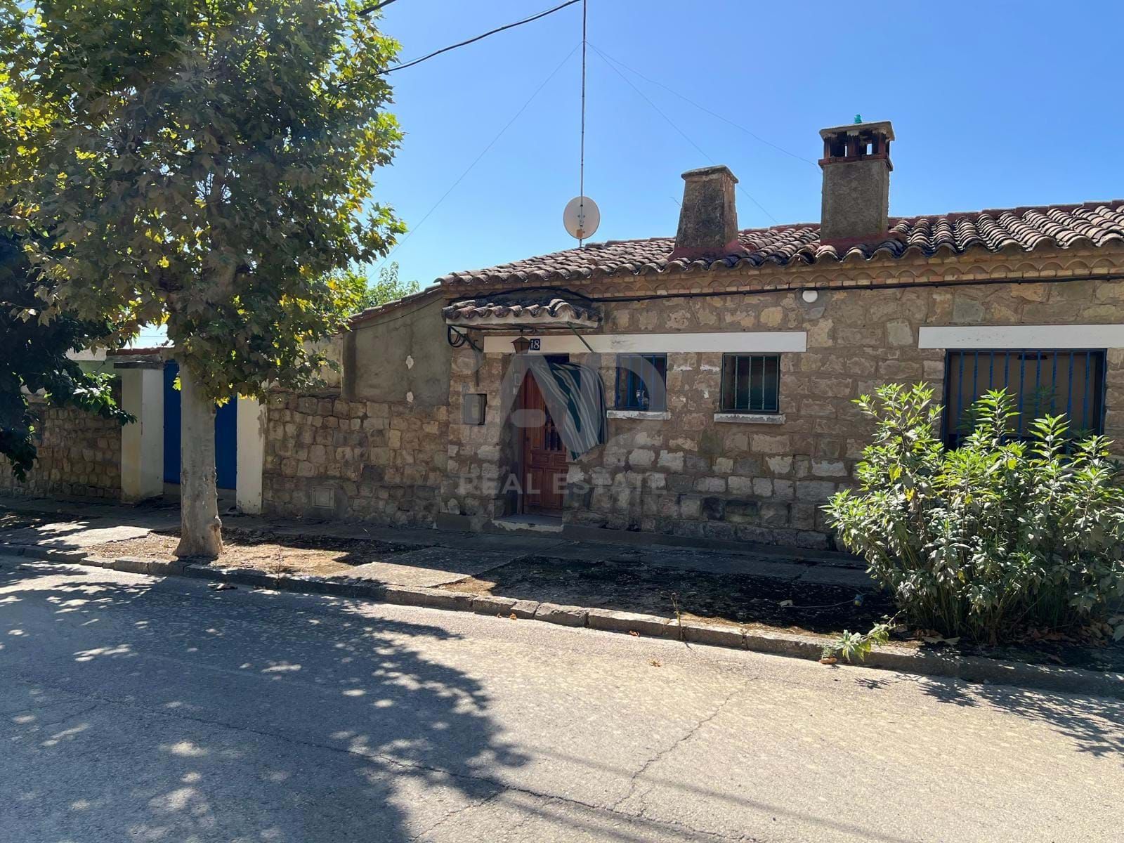 Vista exterior de Edificio en venta en Poleñino