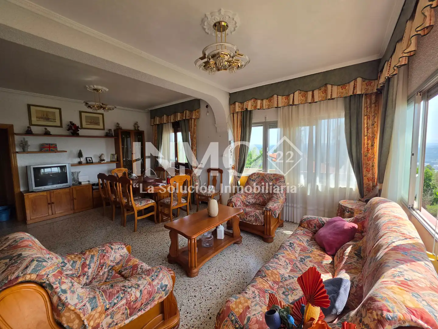Sala d'estar de Casa o xalet en venda en Sant Andreu de la Barca amb Aire condicionat, Calefacció i Jardí privat