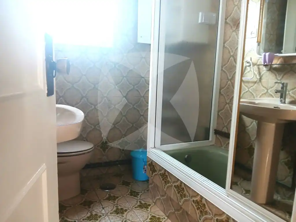 Baño de Piso de alquiler en Cáceres con Terraza y Amueblado