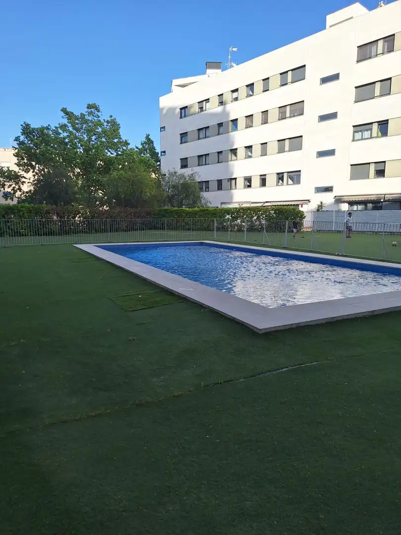 Schwimmbecken von Wohnung zum Verkauf in Sabadell mit Klimaanlage, Privatgarten und Terrasse
