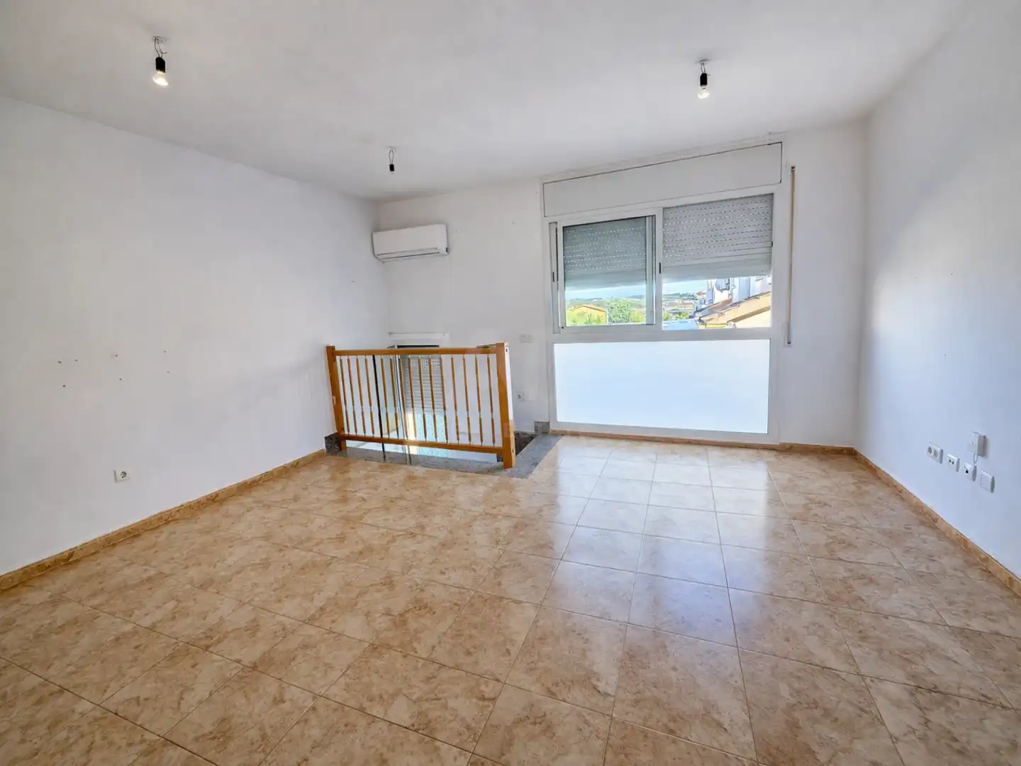 Sala d'estar de Casa adosada en venda en Santa Oliva amb Aire condicionat, Calefacció i Terrassa