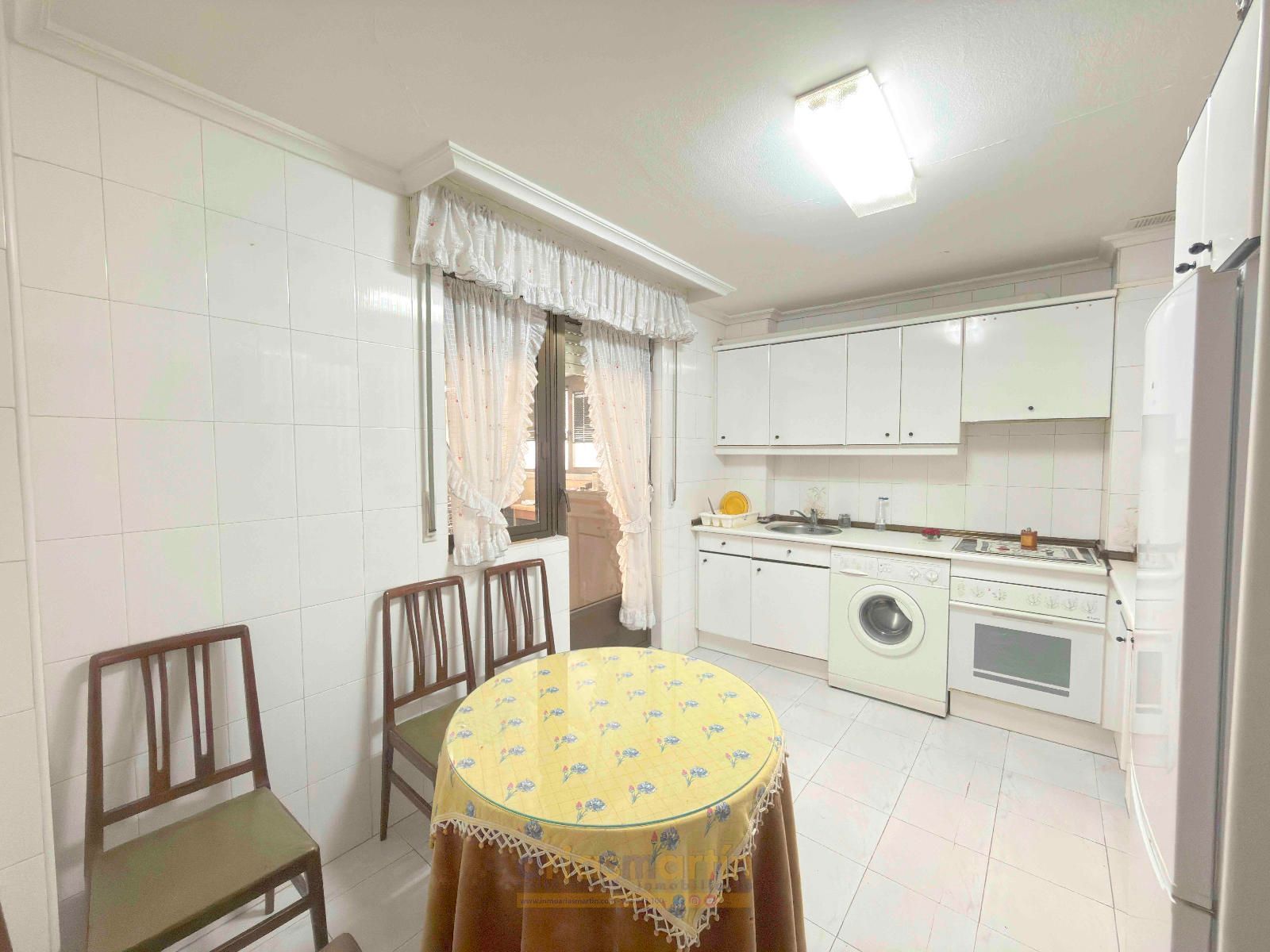 Cocina de Piso en venta en Salamanca Capital con Calefacción, Terraza y Trastero