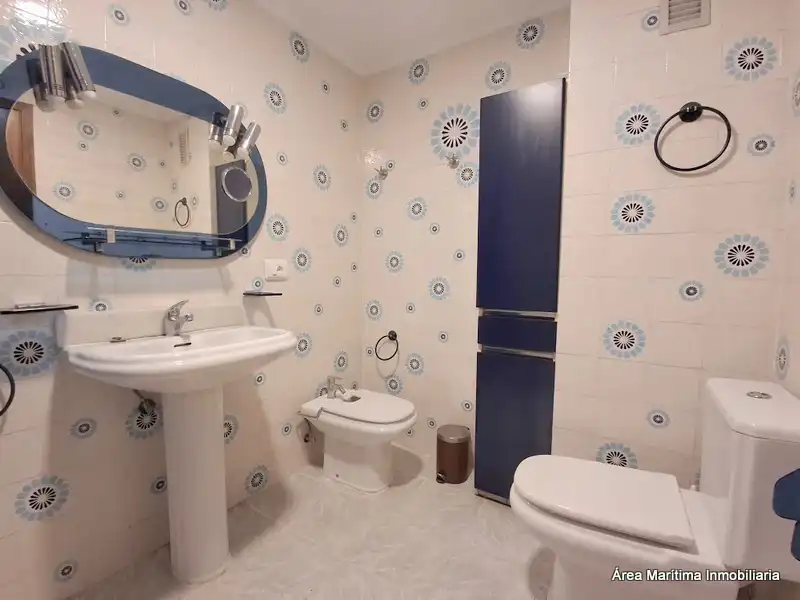 Bathroom of Flat for rent in Valencia  with Air Conditioner, Heating and Furnished