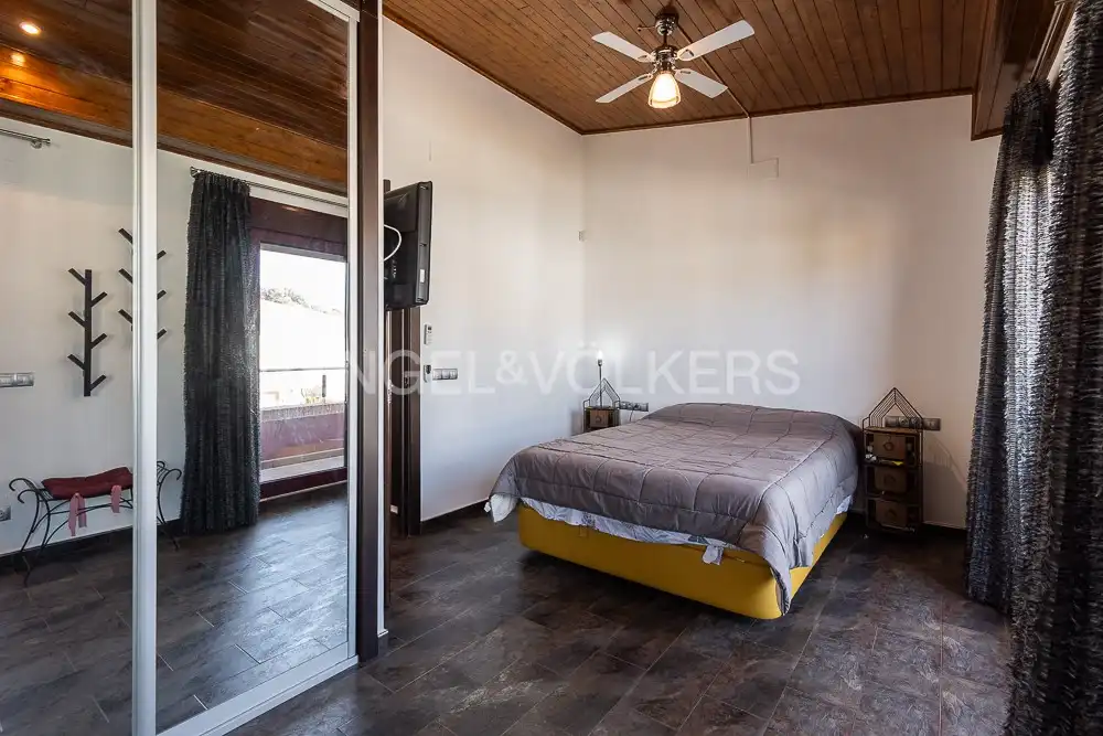 Bedroom of Houses for rent in Paterna  with Air Conditioner, Heating and Private garden