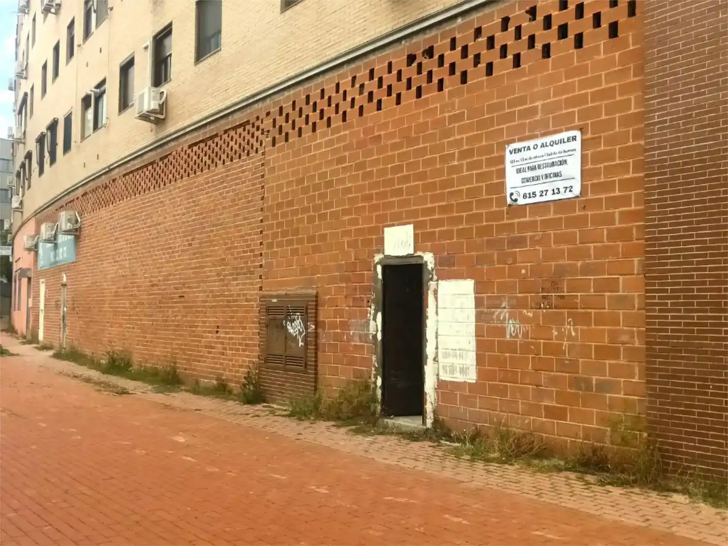 Vista exterior de Local en venta en Leganés