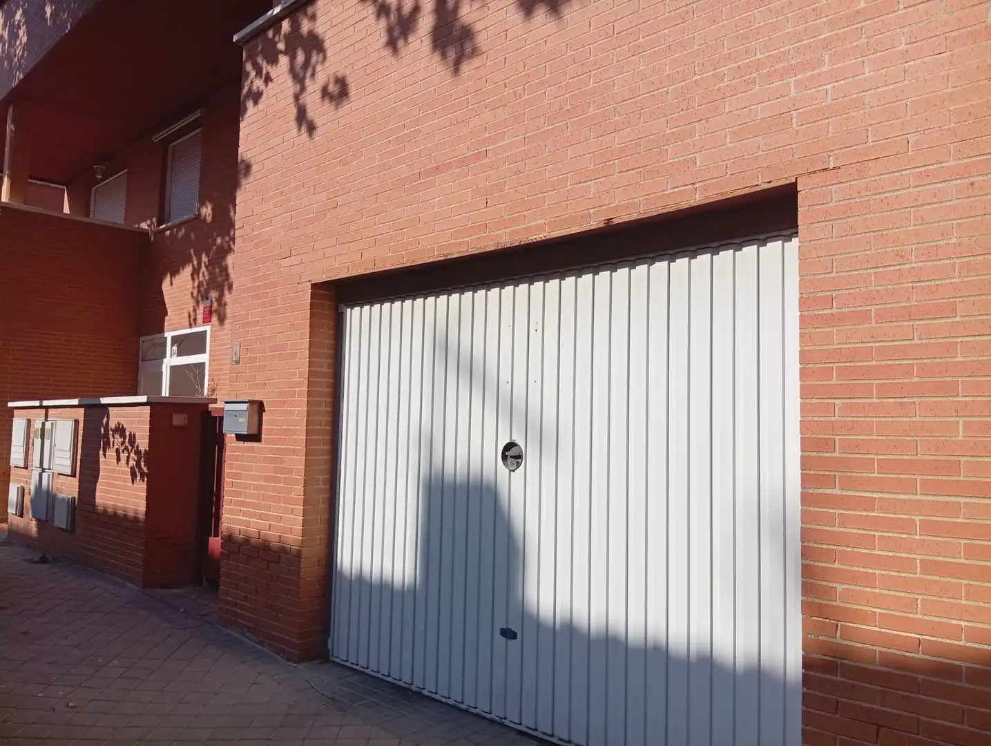 Aparcament de Casa adosada en venda en Daganzo de Arriba amb Aire condicionat, Calefacció i Jardí privat