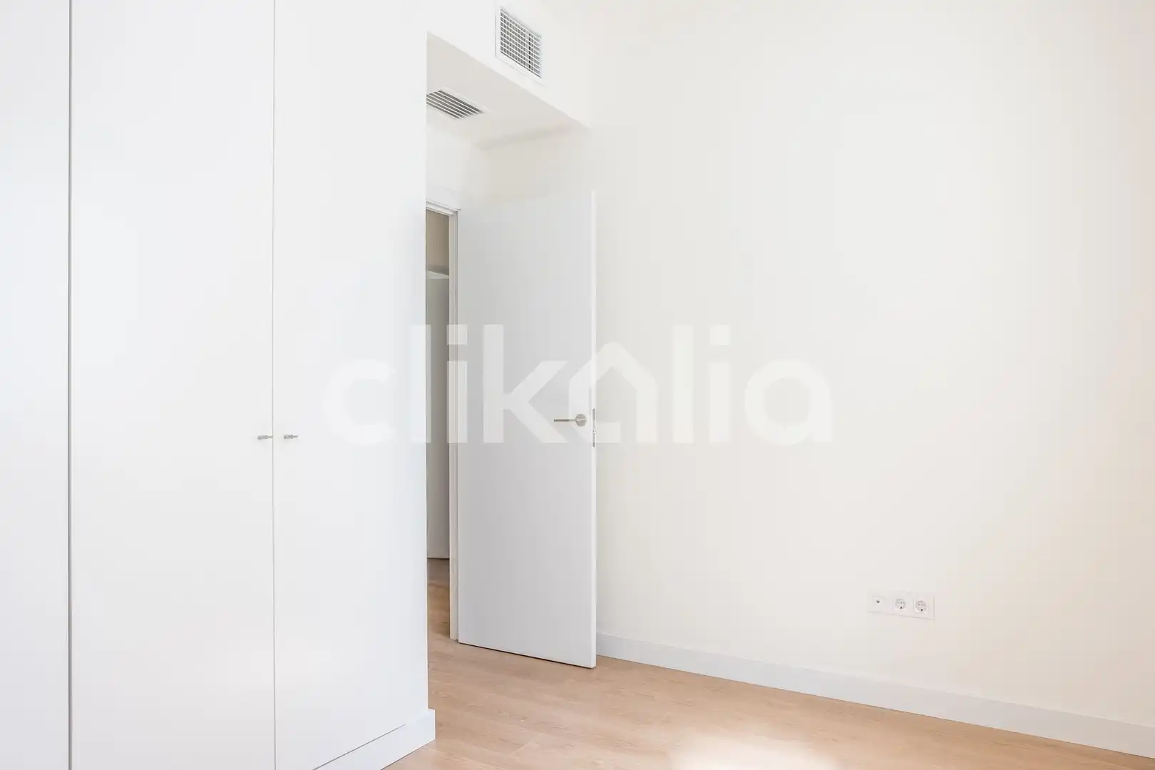 Habitación de Piso en venta en Sevilla con Aire acondicionado y Jardín privado