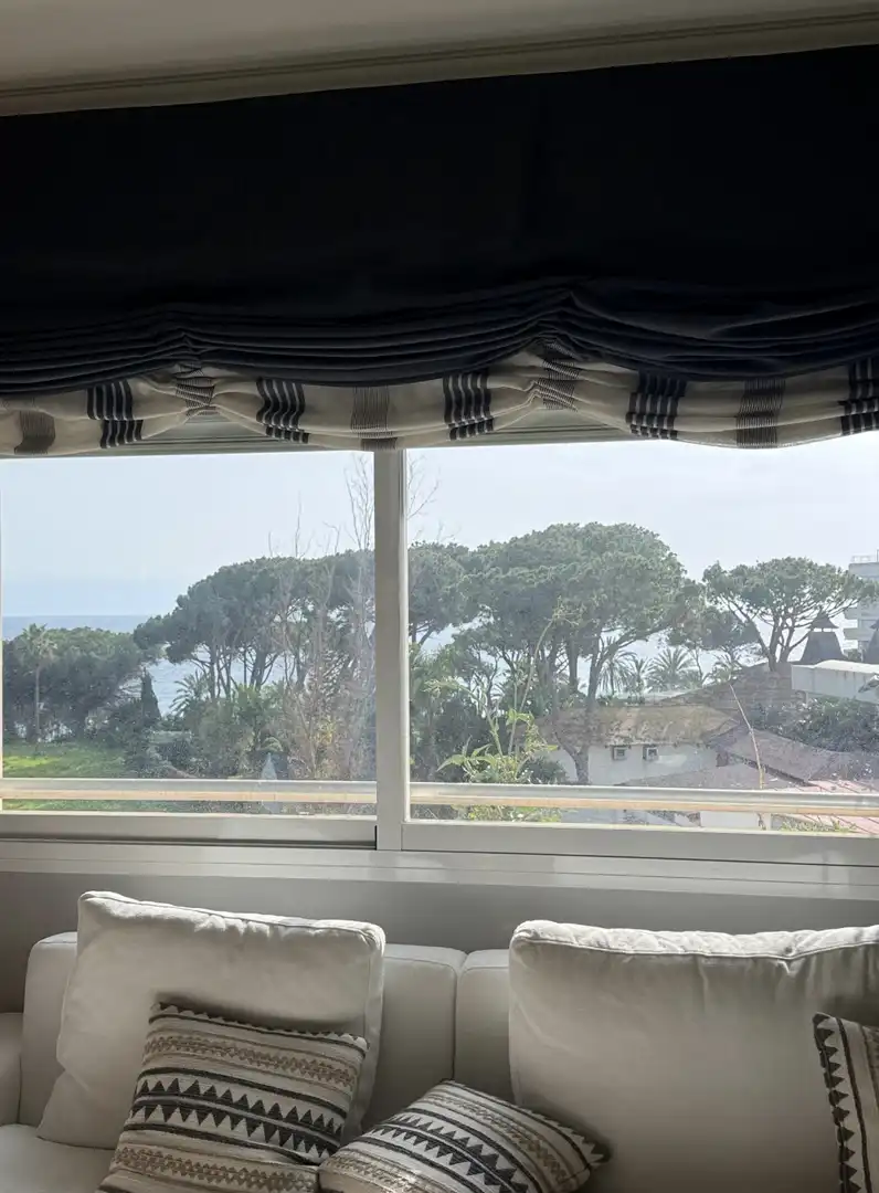 Dormitori de Apartament de lloguer en Marbella amb Aire condicionat, Piscina i Moblat