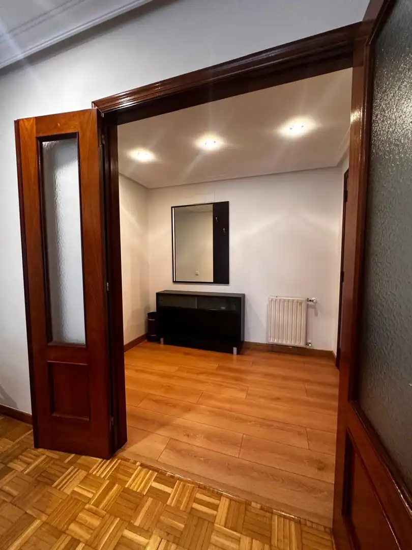 Habitación de Piso en venta en Oviedo  con Calefacción, Parquet y Trastero