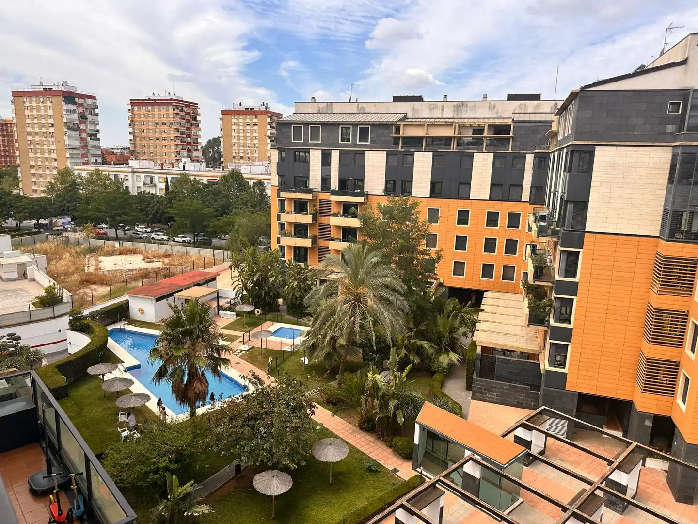 Exterior view of Flat for sale in Sevilla  with Swimming Pool