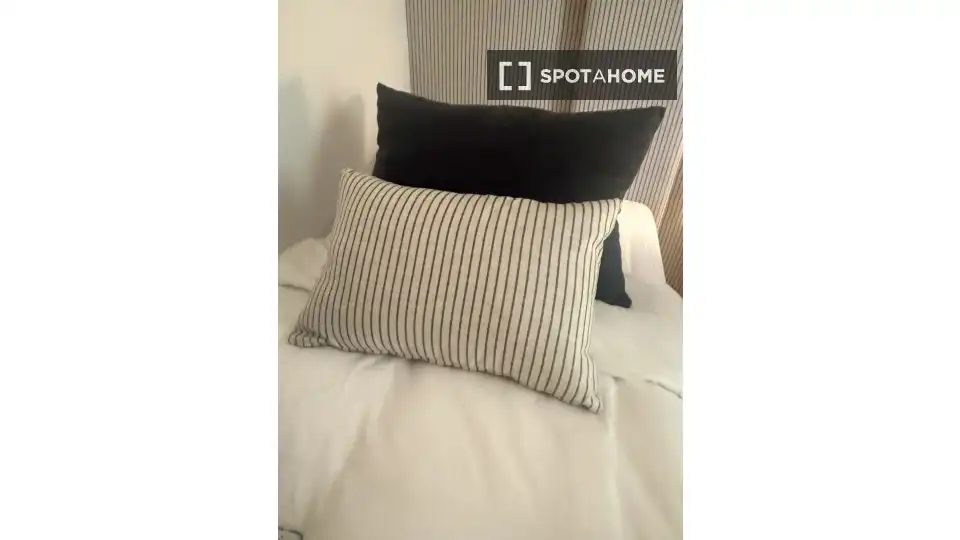 Habitación de Apartamento para compartir en Sant Cugat del Vallès con Aire acondicionado, Terraza y Amueblado