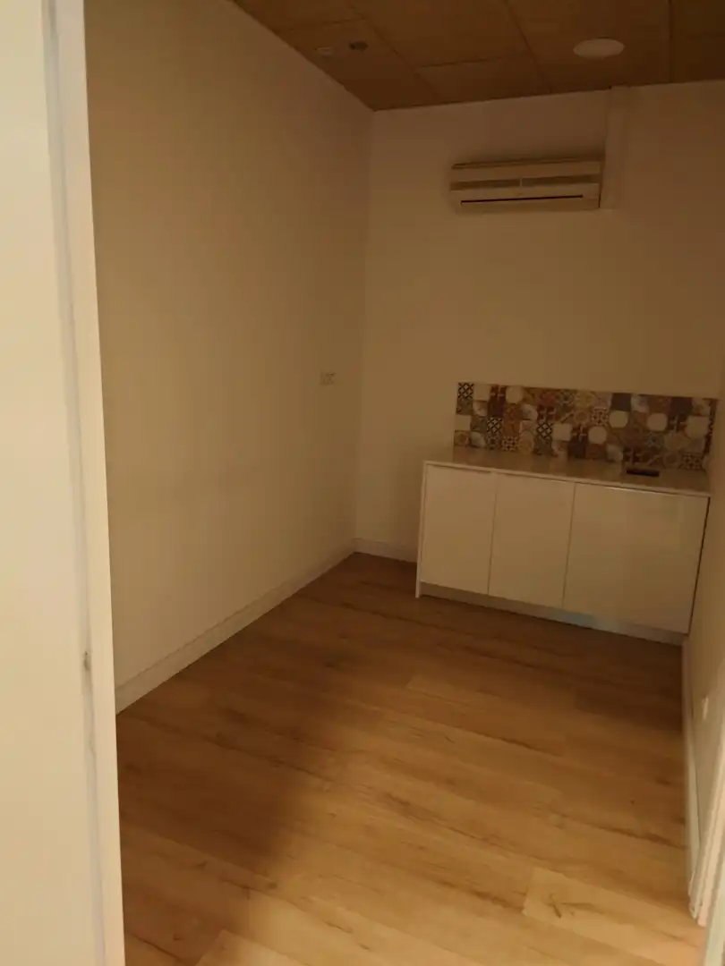 Business premises to rent in Carrer de Bernat Boades 86, imagen 2