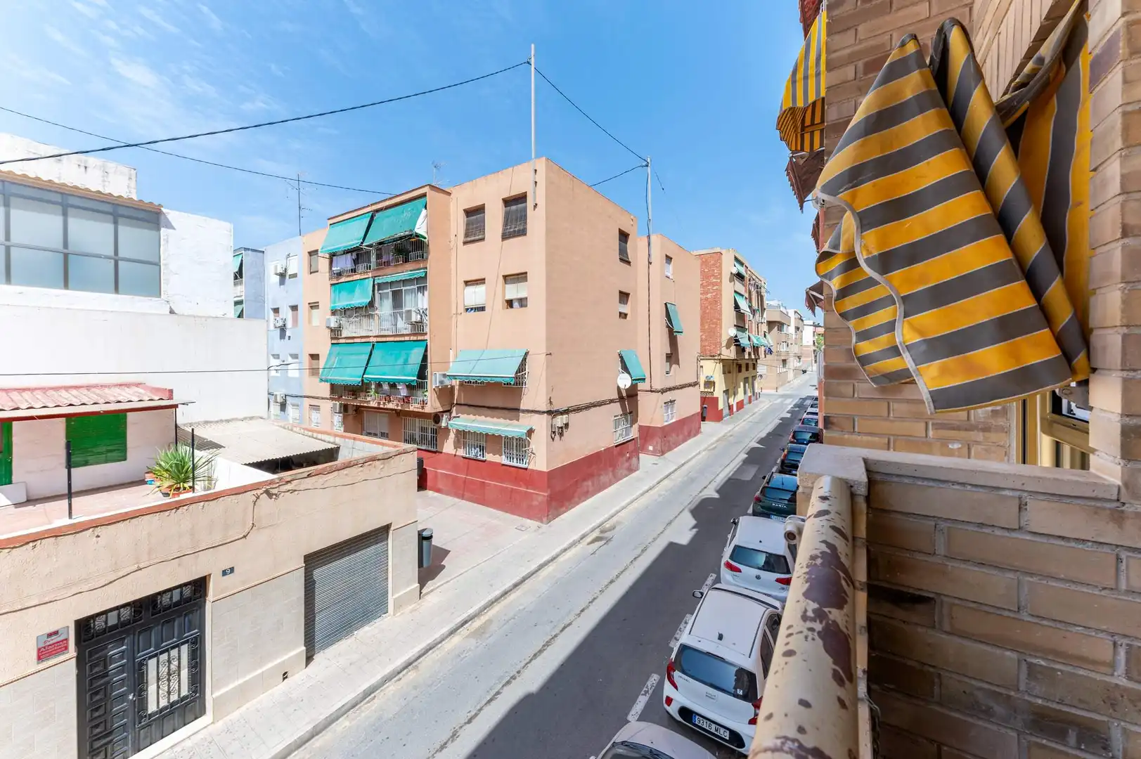 Vista exterior de Piso en venta en Alicante / Alacant con Terraza, Balcón y Alarma