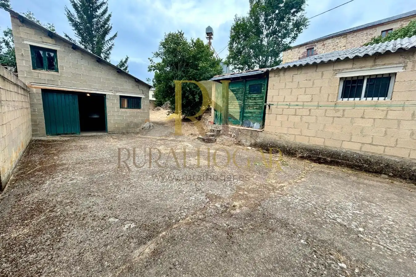 Casa adosada en venta en Cabrillanes con Calefacción, Jardín privado y Amueblado