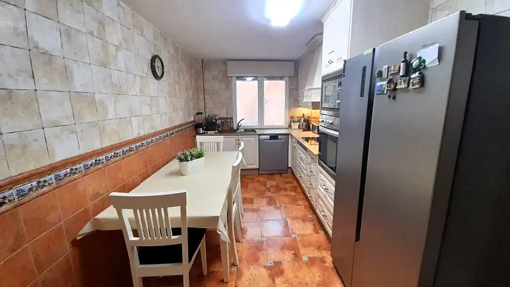 Adossat amb terrassa en venda a La Roda, imagen 24