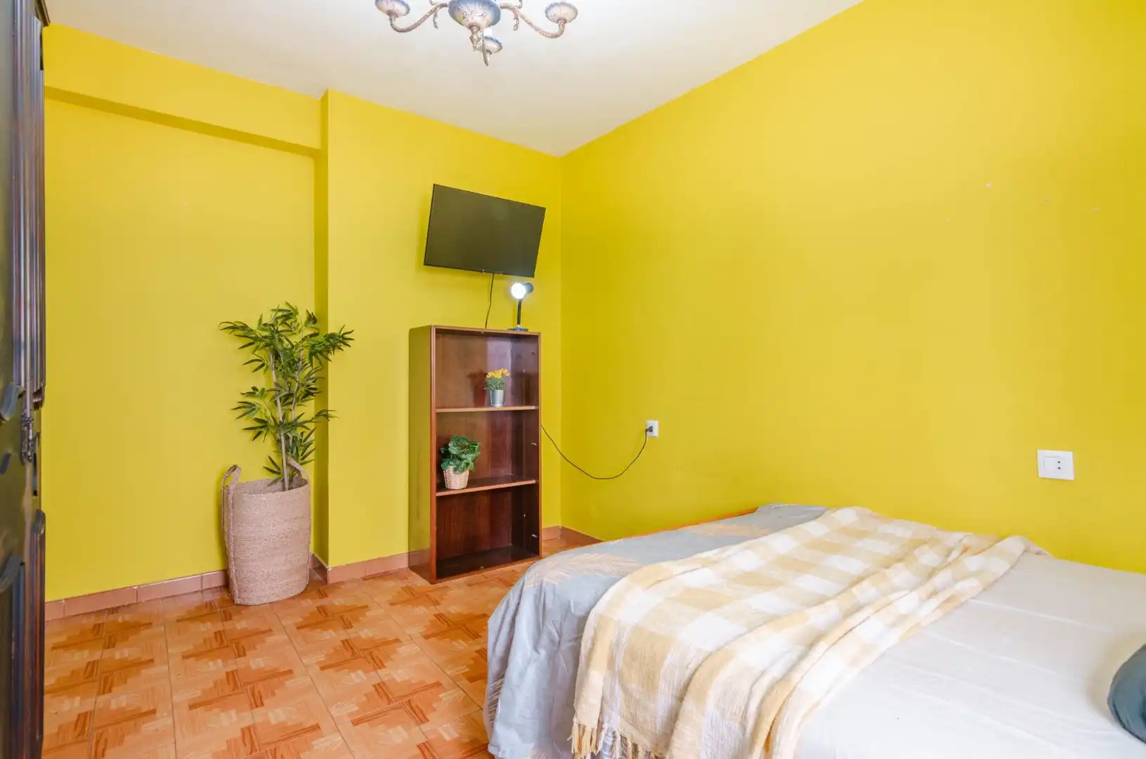 Habitación de Piso en venta en Oviedo  con Calefacción y Trastero