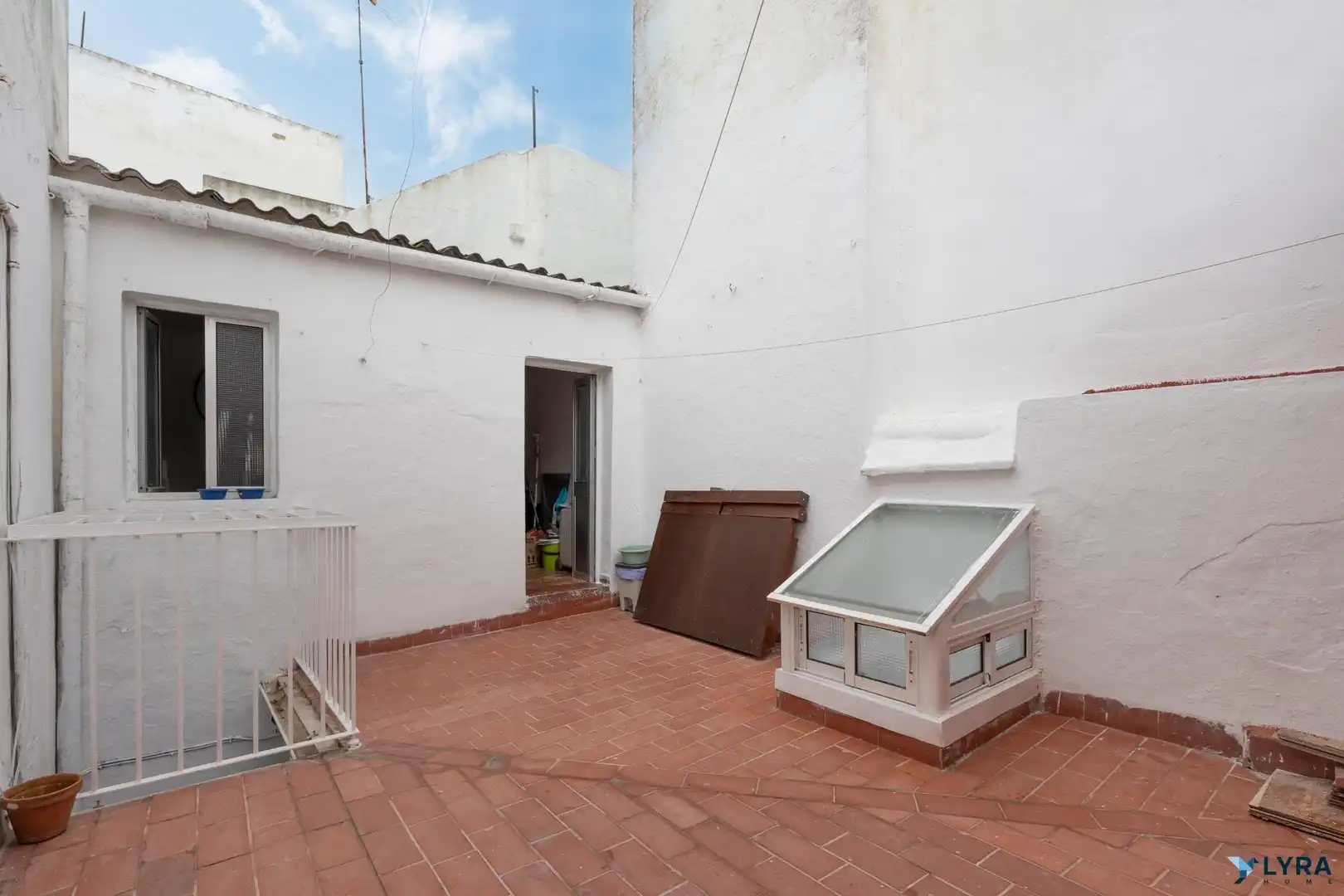 Vista exterior de Casa o xalet en venda en Las Cabezas de San Juan amb Aire condicionat, Traster i Balcó