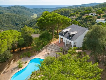 Villa avec balcon à vendre à Sant Cebrià de Vallalta