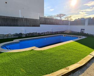 Piscina de Casa o xalet en venda en Vilanova i la Geltrú amb Jardí privat i Piscina comunitària