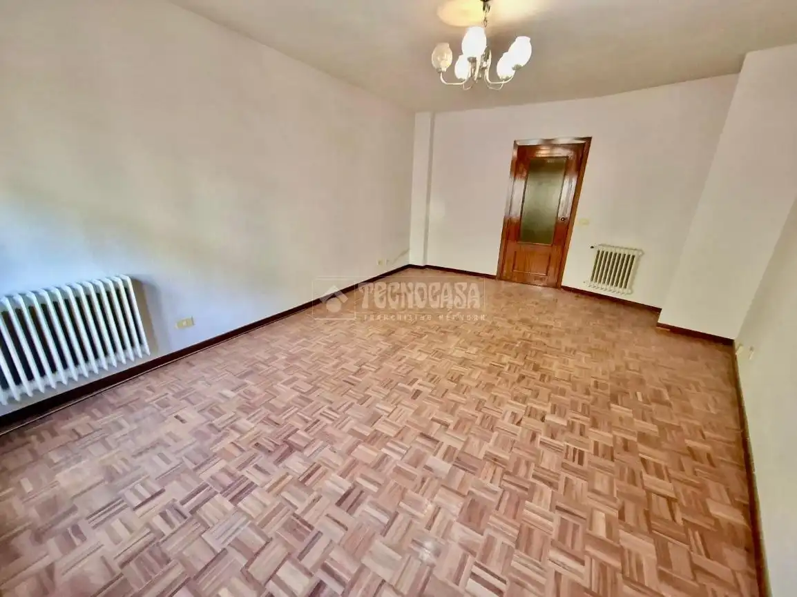 Habitación de Piso en venta en Ávila con Calefacción